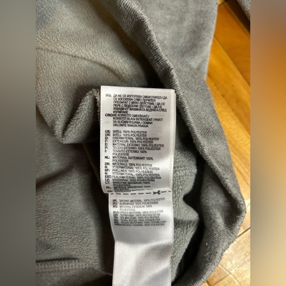 Adidas | Lightweight Response gray long sleeve Hoodie with thumb holes - Picture 9 of 10